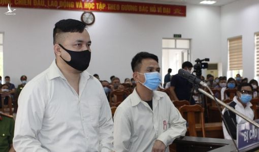 Đánh cảnh sát ở chốt kiểm dịch, 2 người lĩnh án tù