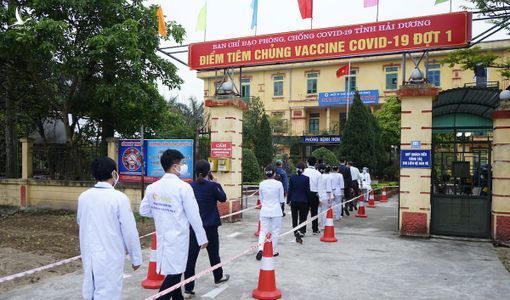 Việt Nam bắt đầu chiến dịch tiêm vaccine Covid-19