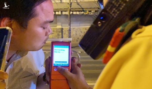 Tài xế ôtô bị phạt 17 triệu đồng vì uống 4 lon bia