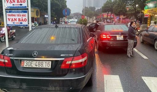 Cục CSGT vào cuộc vụ 2 ô tô Mercedes E300 trùng biển số lưu thông trên đường Hà Nội