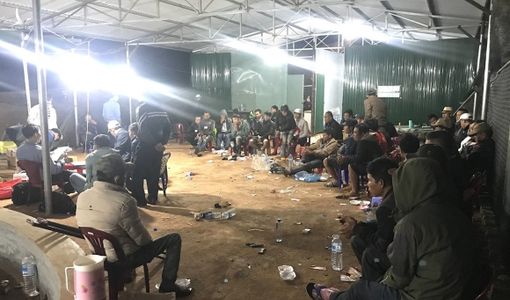 Cảnh sát đột kích trường gà