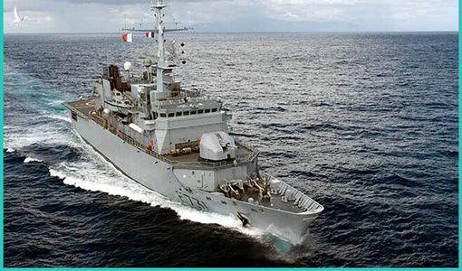 Việt Nam hỗ trợ tàu chiến Pháp cập cảng Cam Ranh để sửa chữa