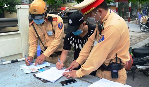 Xử phạt vi phạm giao thông: Tăng tiền phạt là cần thiết nhưng chưa đủ