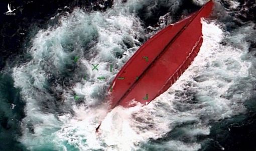 Hãng tin Kyodo: Tàu Trung Quốc bị lật ở ngoài khơi Nhật Bản, 5 người mất tích