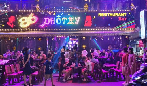 TP.HCM tạm dừng dịch vụ karaoke, quán bar, vũ trường từ 18h ngày 30/4