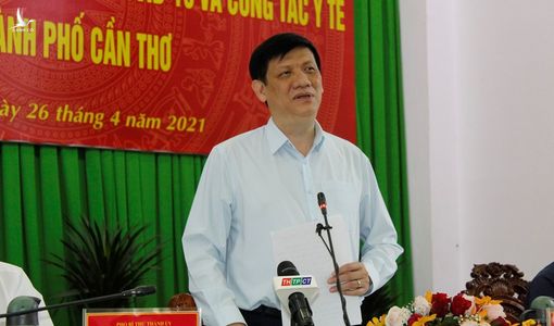 Bộ trưởng Y tế: Nguy cơ lây nhiễm COVID-19 là hiện hữu