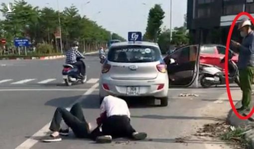 Kỷ luật cảnh cáo đại úy công an đứng nhìn tài xế vật lộn với tên cướp: có thỏa đáng?