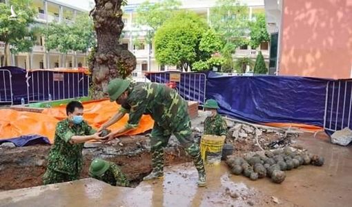 Sốc: Phát hiện gần 400 quả bom bi trong khuôn viên một cơ quan nhà nước