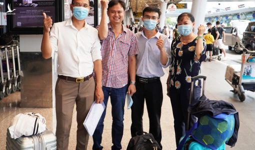 Bệnh viện Chợ Rẫy cử 4 chuyên gia sang hỗ trợ Lào chống dịch COVID-19