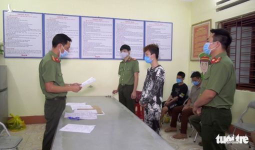 Bắt khẩn cấp 5 trường hợp đưa gần 200 người xuất nhập cảnh trái phép