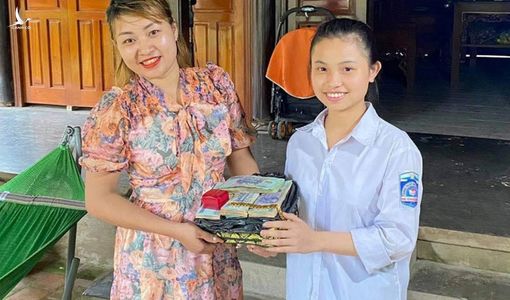 Nữ sinh Hà Tĩnh nhặt được tiền và vàng gần 500 triệu đồng trả lại người đánh rơi