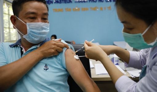 Bộ trưởng Y tế: “Mở tất cả các cửa để có vaccine Covid-19”