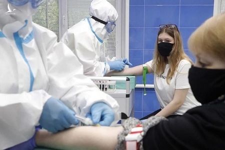 Mỹ phê duyệt khẩn cấp vaccine Covid-19 như thế nào?
