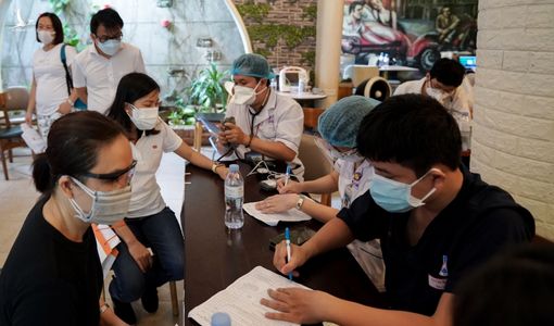 TP.HCM xin giữ lại tiền ủng hộ phòng chống dịch để mua vaccine
