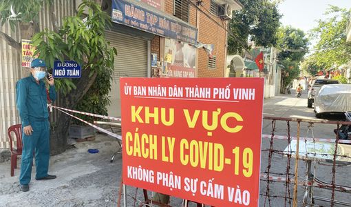 Vợ sốt, chồng chở tới bệnh viện khám, cả hai mắc COVID-19