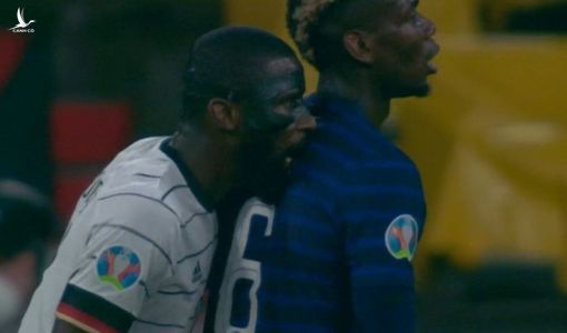 Sao tuyển Đức lén cắn Pogba nhưng không bị phạt