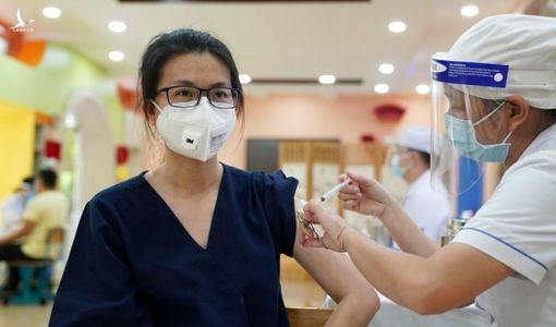 Vì sao cần thiết tiêm vắc xin Covid-19 trong đại dịch?