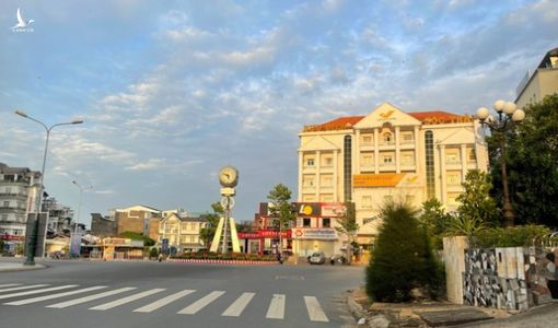 Chủ tịch Sóc Trăng: “Sẵn sàng miễn phí cách ly cho bà con về quê tránh dịch”