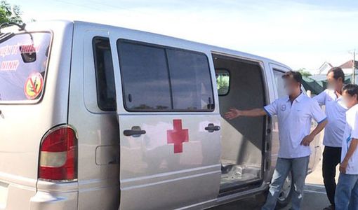 Dùng xe cứu thương ‘thông chốt’ kiểm soát y tế, đưa khách từ vùng dịch về Bình Định