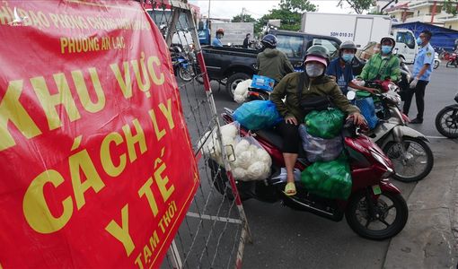 Người dân trong khu phong tỏa ‘tuyệt đối’ không ra khỏi nhà trừ trường hợp cấp cứu