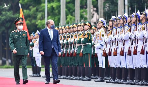 Bộ trưởng Quốc phòng Việt – Anh bàn hợp tác quân sự, chống COVID-19