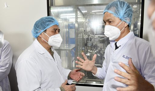 Xem xét đề xuất cấp phép khẩn cấp vaccine COVID-19 đầu tiên ‘made in VietNam’