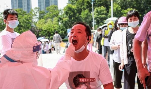Trung Quốc “nín thở” chạy đua ngăn đợt bùng phát Covid-19 tồi tệ