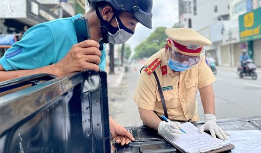 Chạy xe đi giao rau nhưng không xuất trình được giấy tờ chứng minh ra đường cần thiết