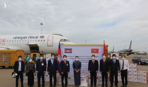 Chuyến hàng hỗ trợ chống dịch COVID-19 của Campuchia tới TP.HCM