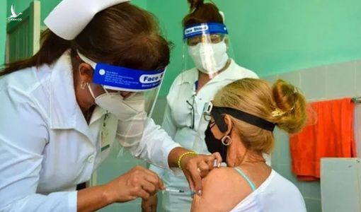 Cuba – Hành trình cường quốc y tế: Kỳ 1: Bào chế vắc xin, tìm thuốc trị COVID-19