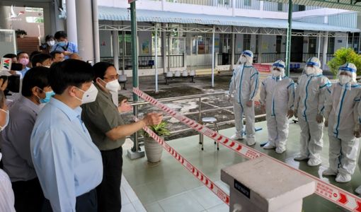 Thủ tướng yêu cầu ưu tiên vaccine, trang thiết bị y tế cho TP.HCM và các tỉnh phía Nam