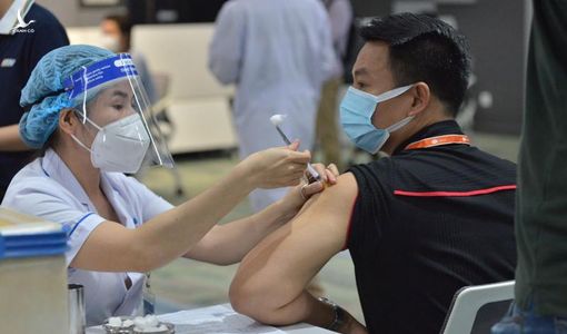 Hơn 1.000 tình nguyện viên đã tiêm thử nghiệm vắc xin Nanocovax ở Hưng Yên