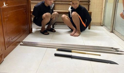 Cảnh sát 911 nổ súng, truy đuổi nhóm côn đồ qua nhiều tuyến phố