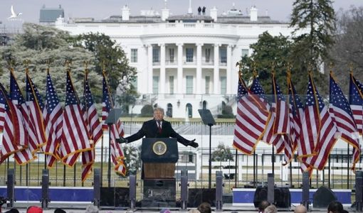 Ông Trump bị kiện