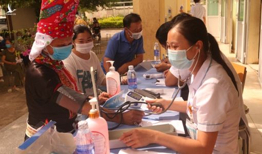 Quảng Ninh tiêm vaccine SinoPharm cho cư dân biên giới