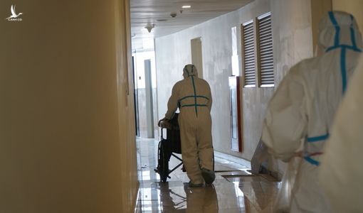 TP.HCM kiên cường chống dịch Covid-19: Những điều dưỡng tất bật ngày đêm