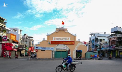 TP.HCM ban hành Chỉ thị 11 về tăng cường giãn cách xã hội