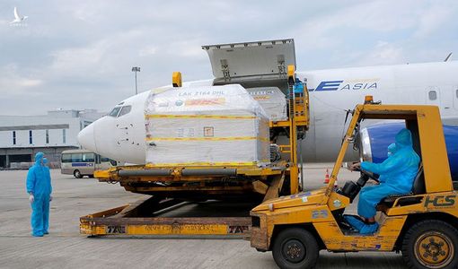 Không quân Mỹ vận chuyển 77 tủ đông bảo quản vắc xin Pfizer đến Việt Nam