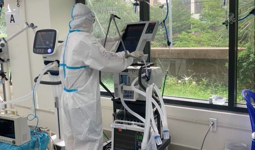 Bác sĩ BV dã chiến ở TP.HCM: ‘Nhiều F0 nhẹ nhưng bất ngờ khó thở’