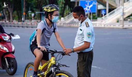Cư dân chung cư ở TP.HCM lại vi phạm Chỉ thị 16