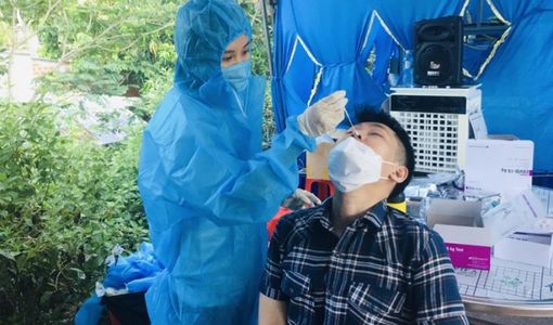 Sau 1 tháng về từ vùng dịch, gia đình 5 người dương tính Covid-19