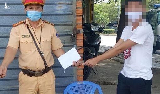 2 thanh niên mãn hạn tù đi bộ từ Ninh Thuận về quê và điều bất ngờ xảy ra