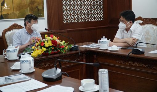 Chủ tịch UBND TP.HCM: Người dân ra đường đông, cân nhắc siết chặt giãn cách