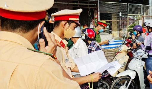 Nhiều tỉnh, thành phố ở miền Tây kéo dài Chỉ thị 16 thêm 7-14 ngày