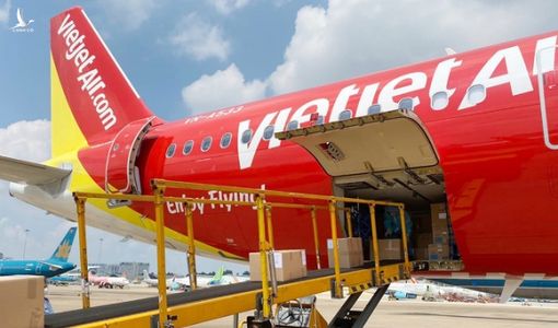 Hơn 10 tấn thiết bị y tế phòng dịch của Đức được Vietjet vận chuyển về Việt Nam