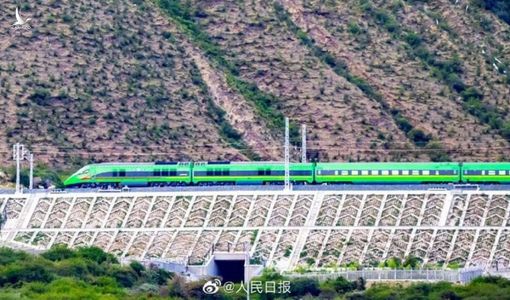 Trung Quốc dùng tàu cao tốc đưa binh lính đến gần biên giới tranh chấp với Ấn Độ