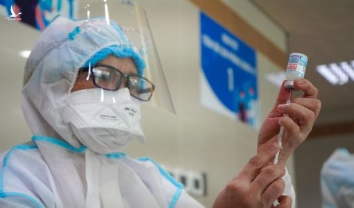 Ngày 15/8, có thêm 9.580 ca COVID-19 mới, đã tiêm hơn 14,4 triệu liều vắc xin