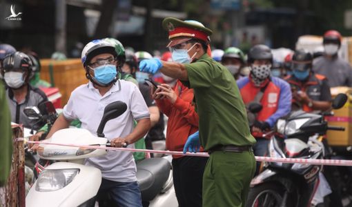 Người dân không tự ý về quê, TP.HCM sẽ kịp thời phân phối hàng hoá cứu trợ