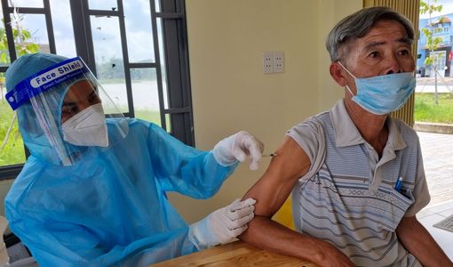 Đồng Nai: Hàng chục ngàn người dân tiêm vắc xin Sinopharm