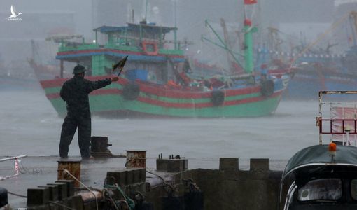 Người miền Trung hối hả ứng phó bão Côn Sơn
